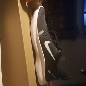 Nike Women Flex Experience RN 8